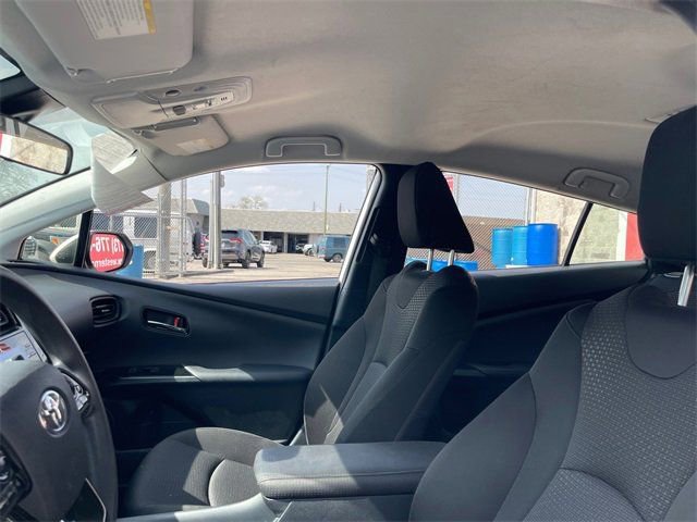 Used 2022 Toyota Prius LE image 10