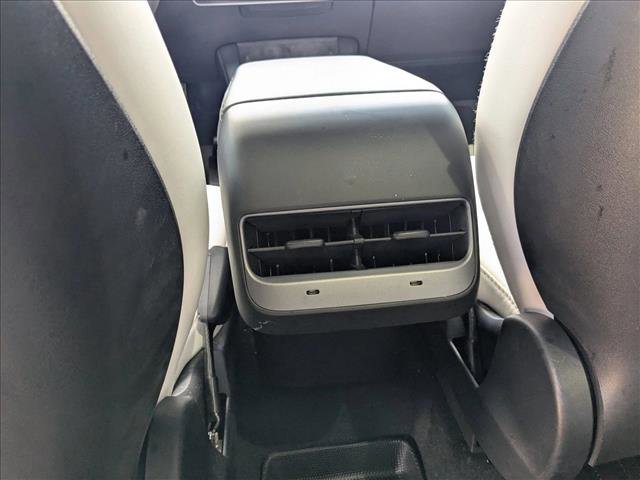 Used 2022 Tesla Model Y Long Range image 18