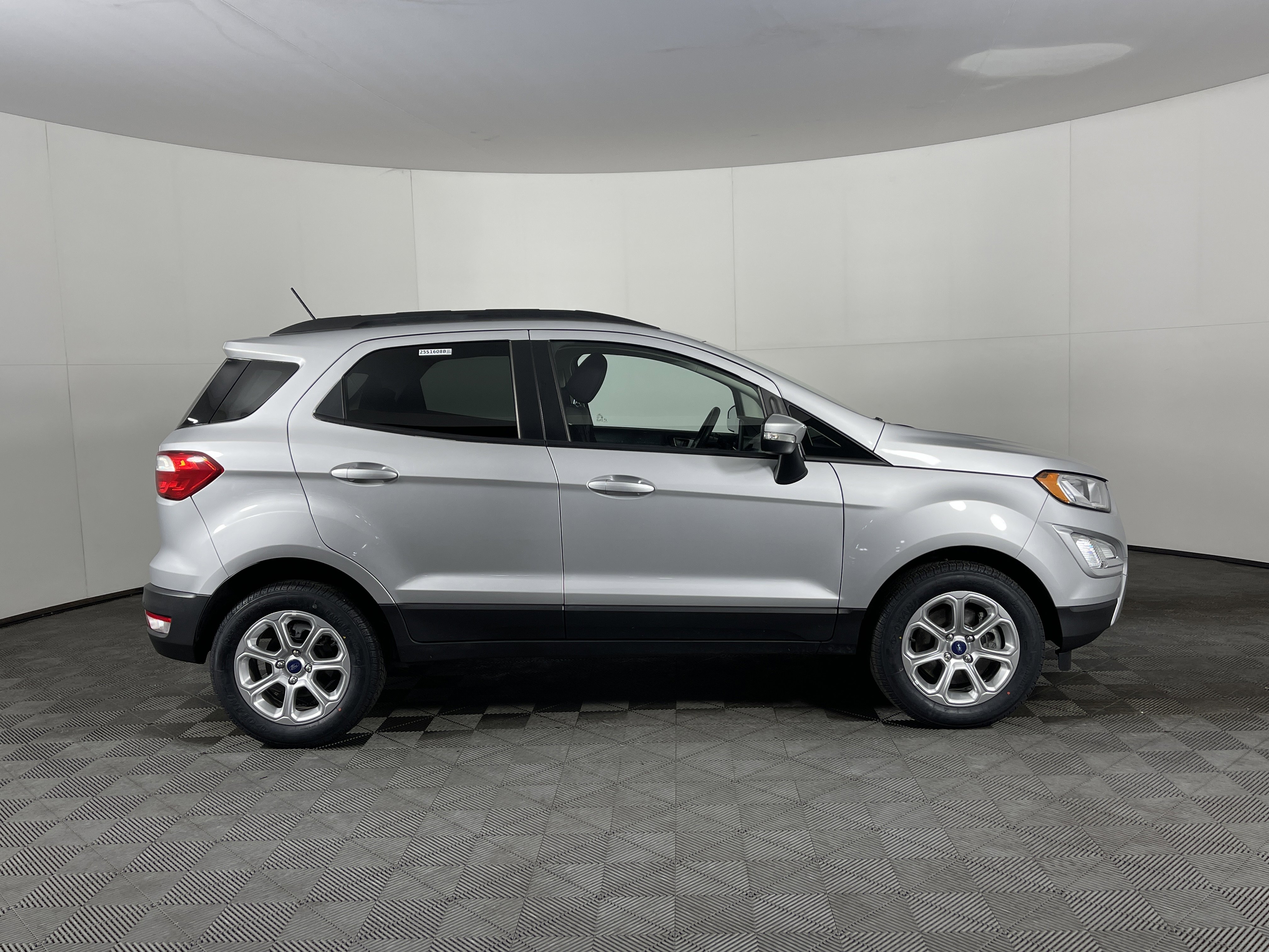 Used 2021 Ford EcoSport SE image 5