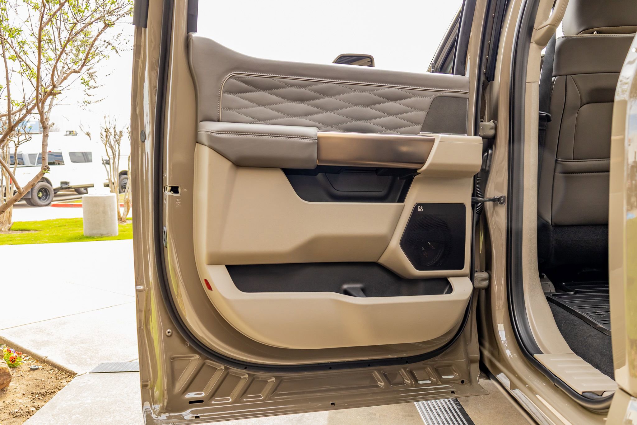 Used 2026 Ford F450 Platinum w/ Platinum Plus Package image 38