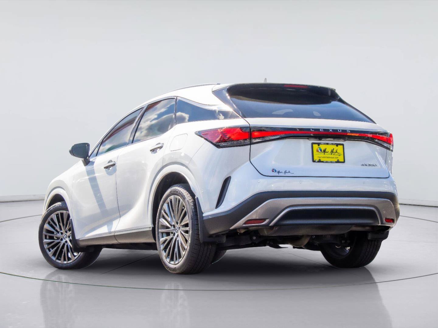 Used 2025 Lexus RX 350 FWD w/ Convenience Package image 4