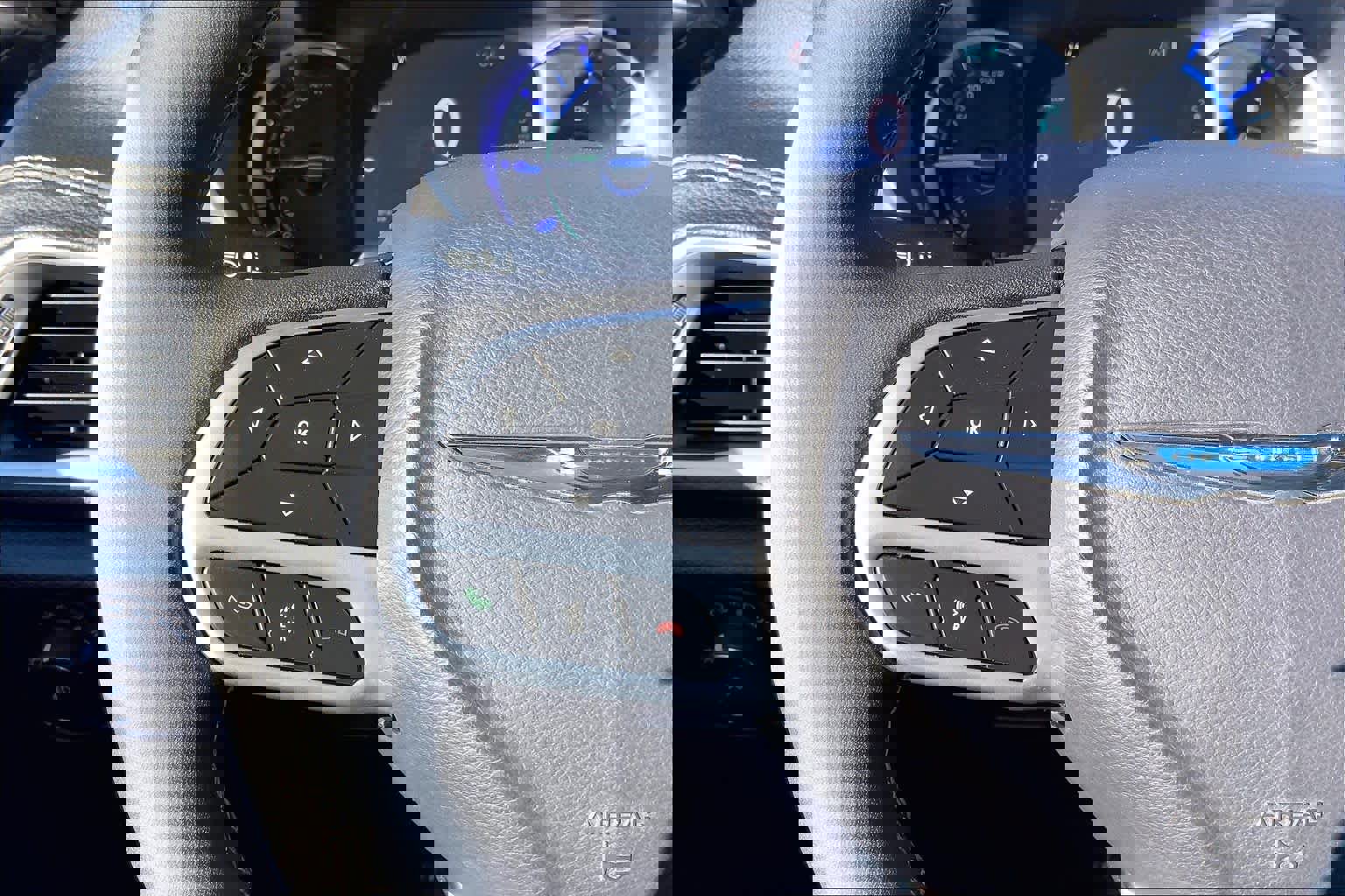 Used 2025 Chrysler Pacifica Select image 24