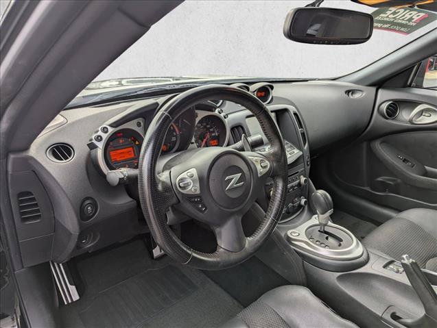 Used 2018 Nissan 370Z Touring RWD image 12