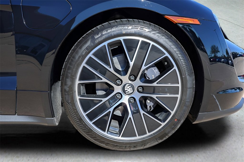 Used 2022 Porsche Taycan image 25