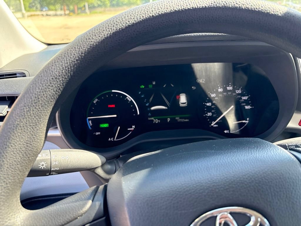 Used 2026 Toyota Sienna LE FWD image 15