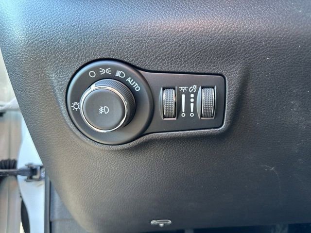New 2024 Jeep Compass Latitude w/ Sun and Sound Group image 11