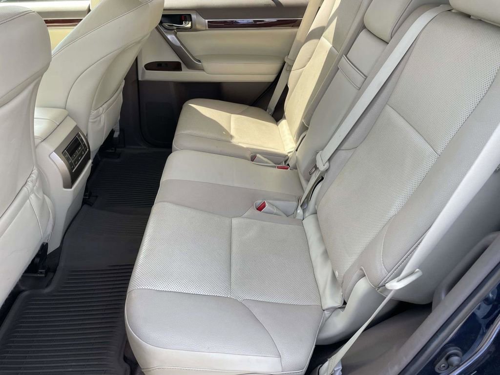 Used 2019 Lexus GX 460 Premium w/ Premium Package image 12