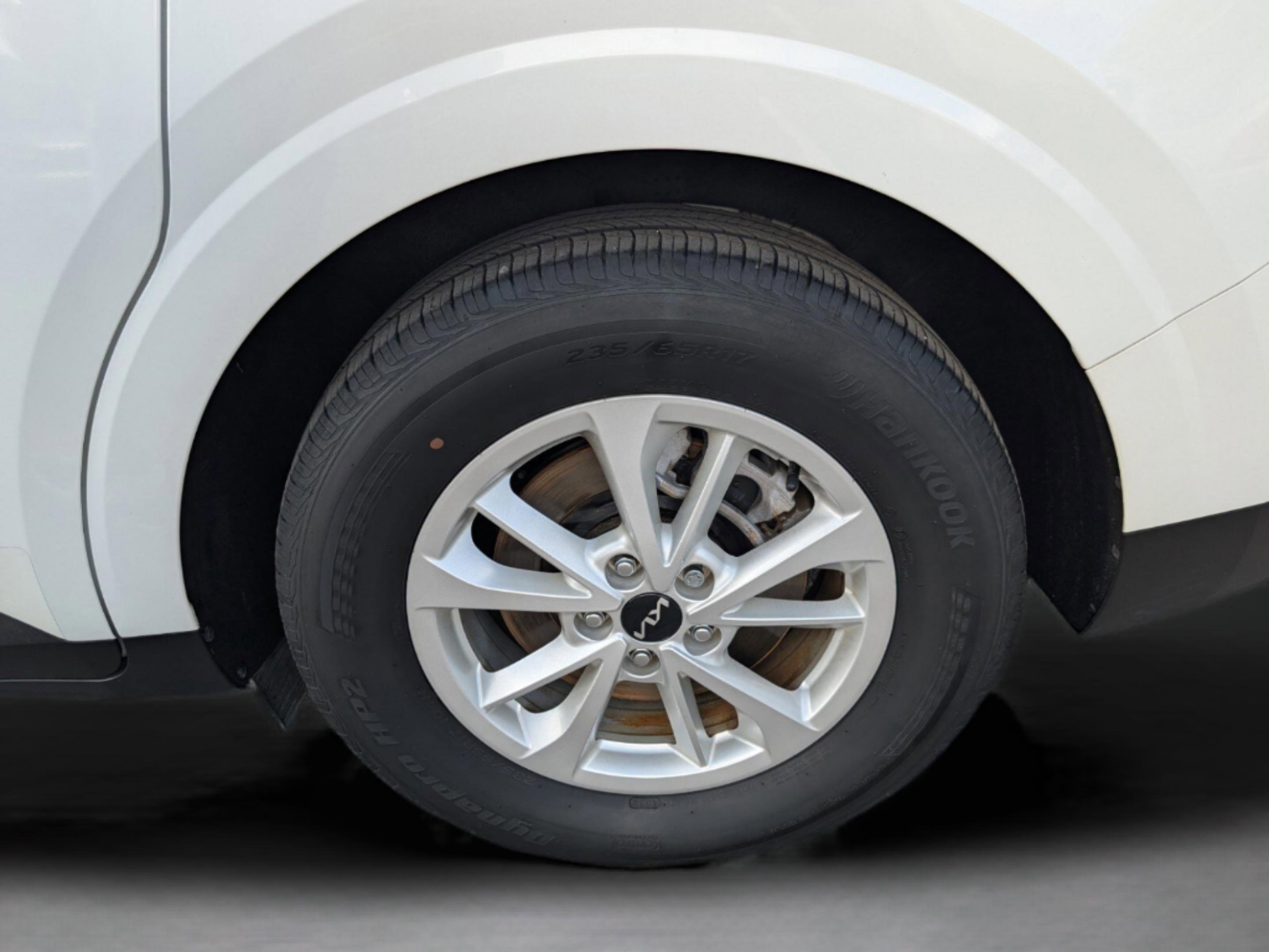 Certified 2024 Kia Carnival LX image 18