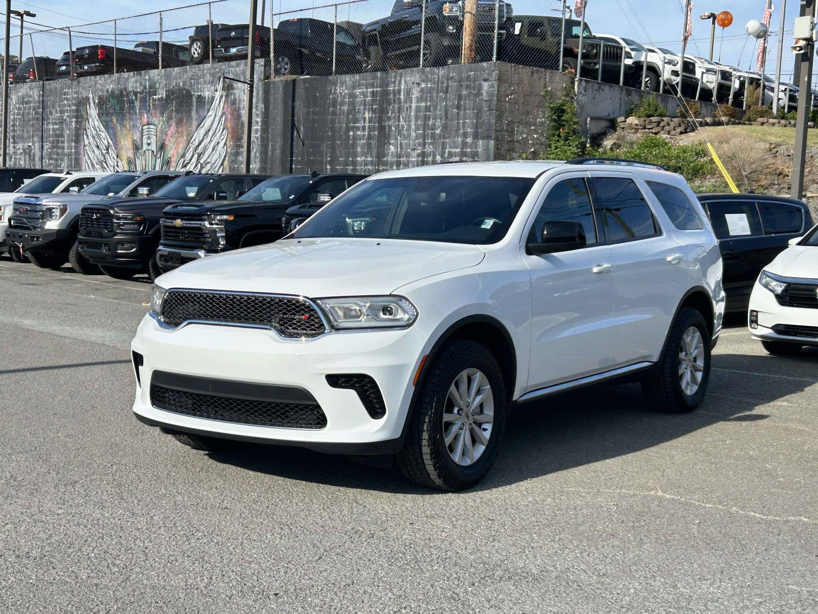 Used 2024 Dodge Durango SXT w/ Trailer Tow Group IV AWD/4WD image 3
