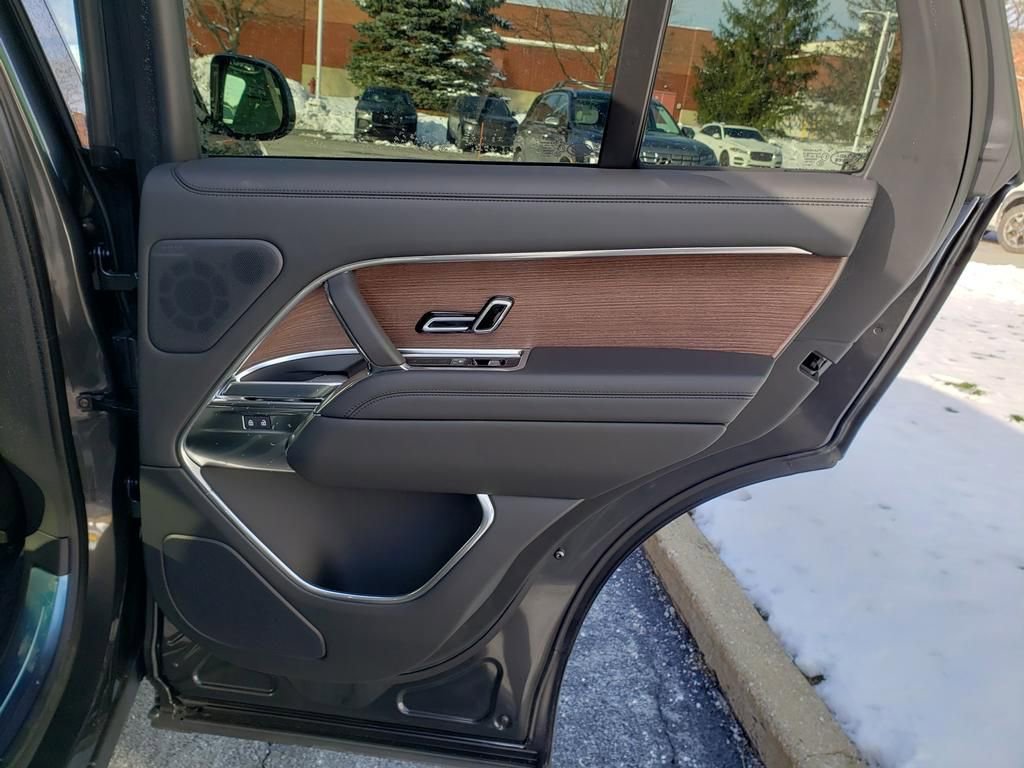 New 2025 Land Rover Range Rover SE image 16