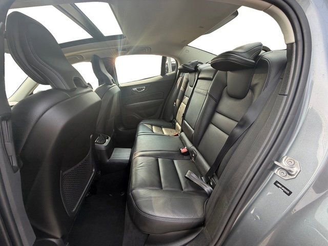 Used 2021 Volvo S60 T8 Inscription image 28