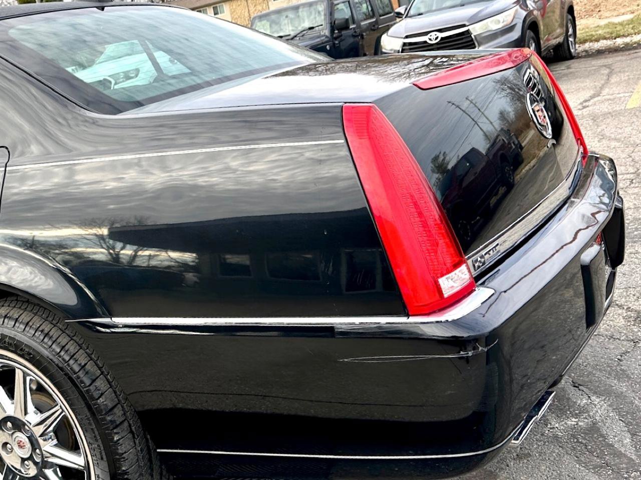 Used 2011 Cadillac DTS Limousine image 13