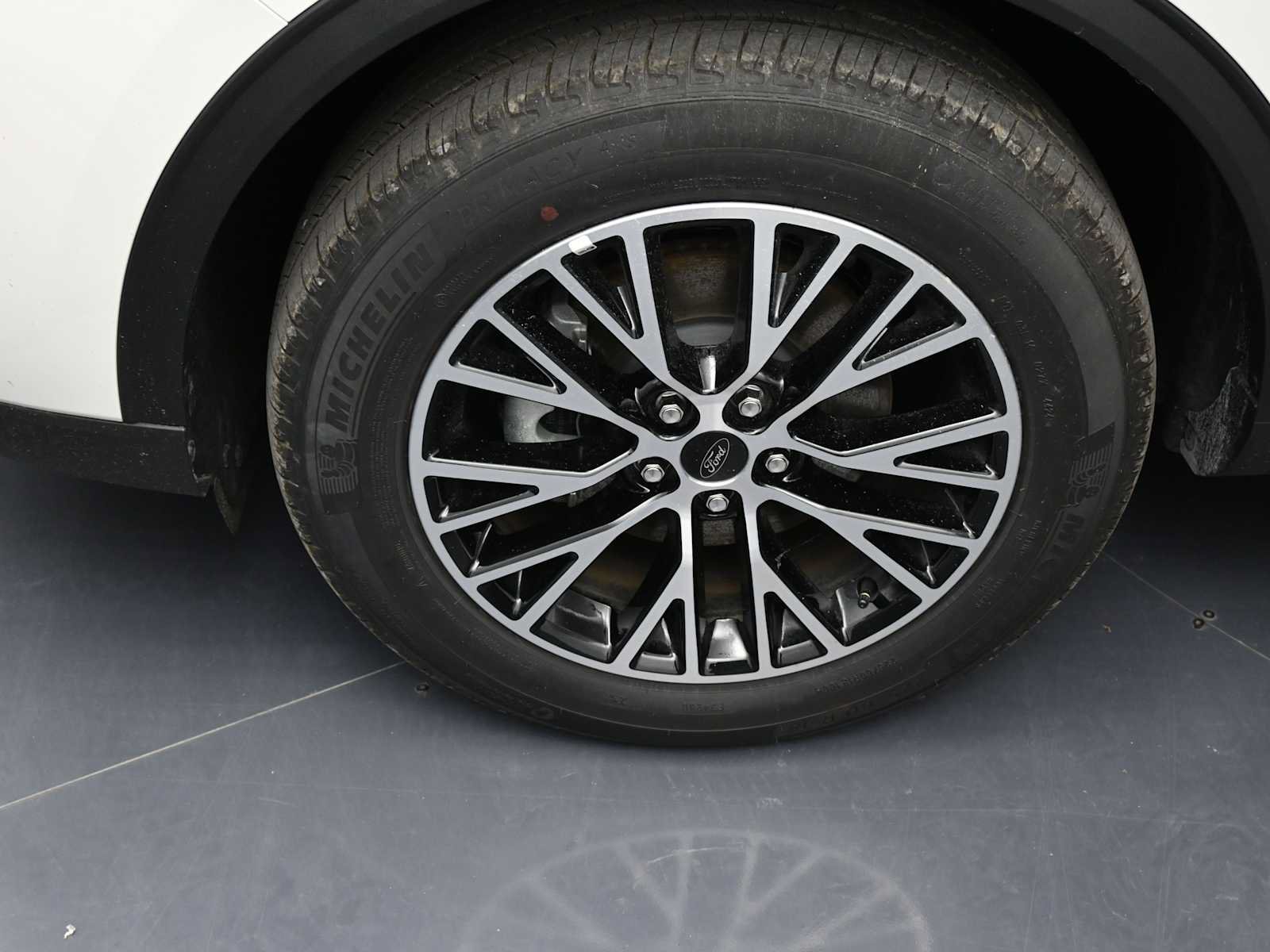 New 2025 Ford Escape SE FWD image 10