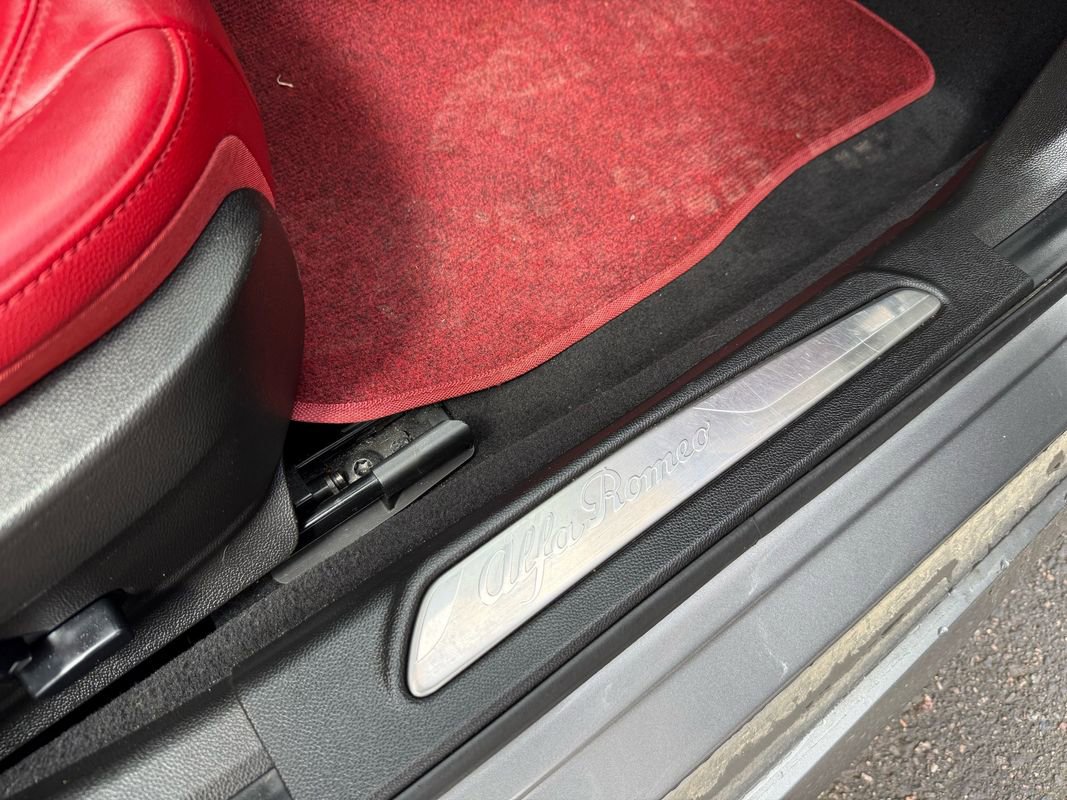 Used 2021 Alfa Romeo Giulia Ti w/ Nero Edizione image 26