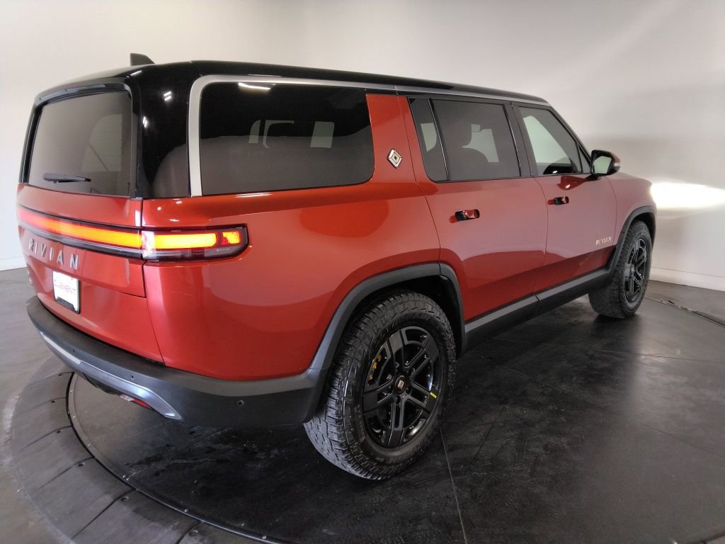 Used 2023 Rivian R1S Launch Edition image 7