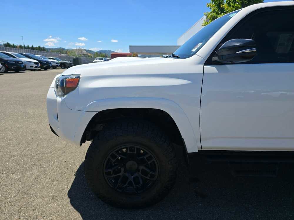 Used 2020 Toyota 4Runner Venture w/ Moonroof Package AWD/4WD image 18