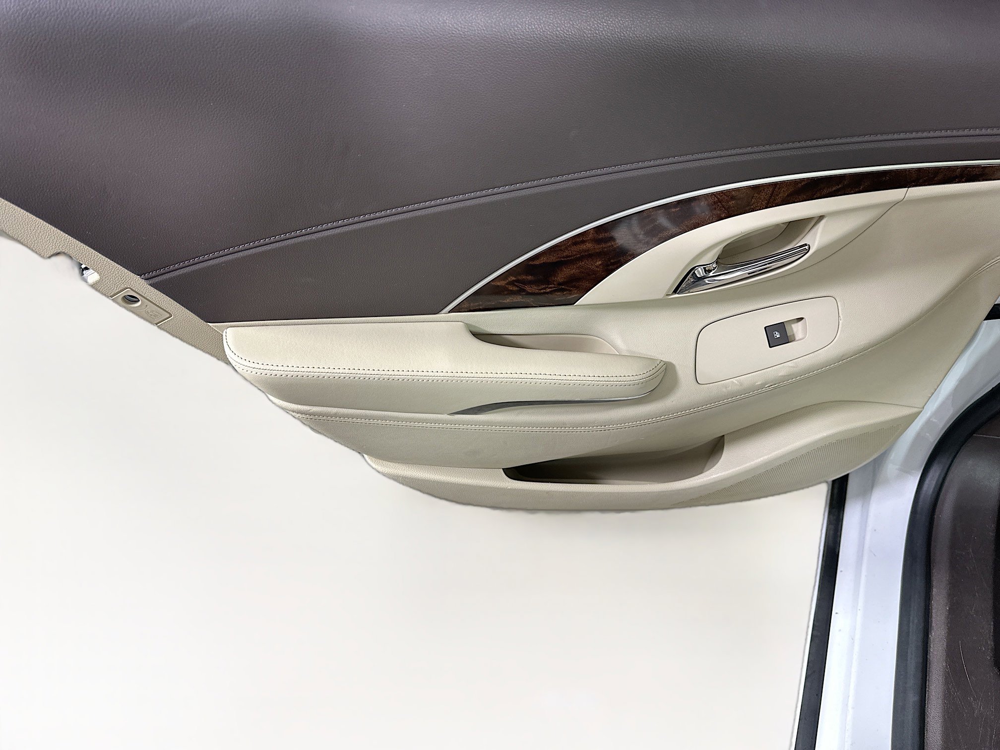 Used 2016 Buick LaCrosse Leather FWD image 26