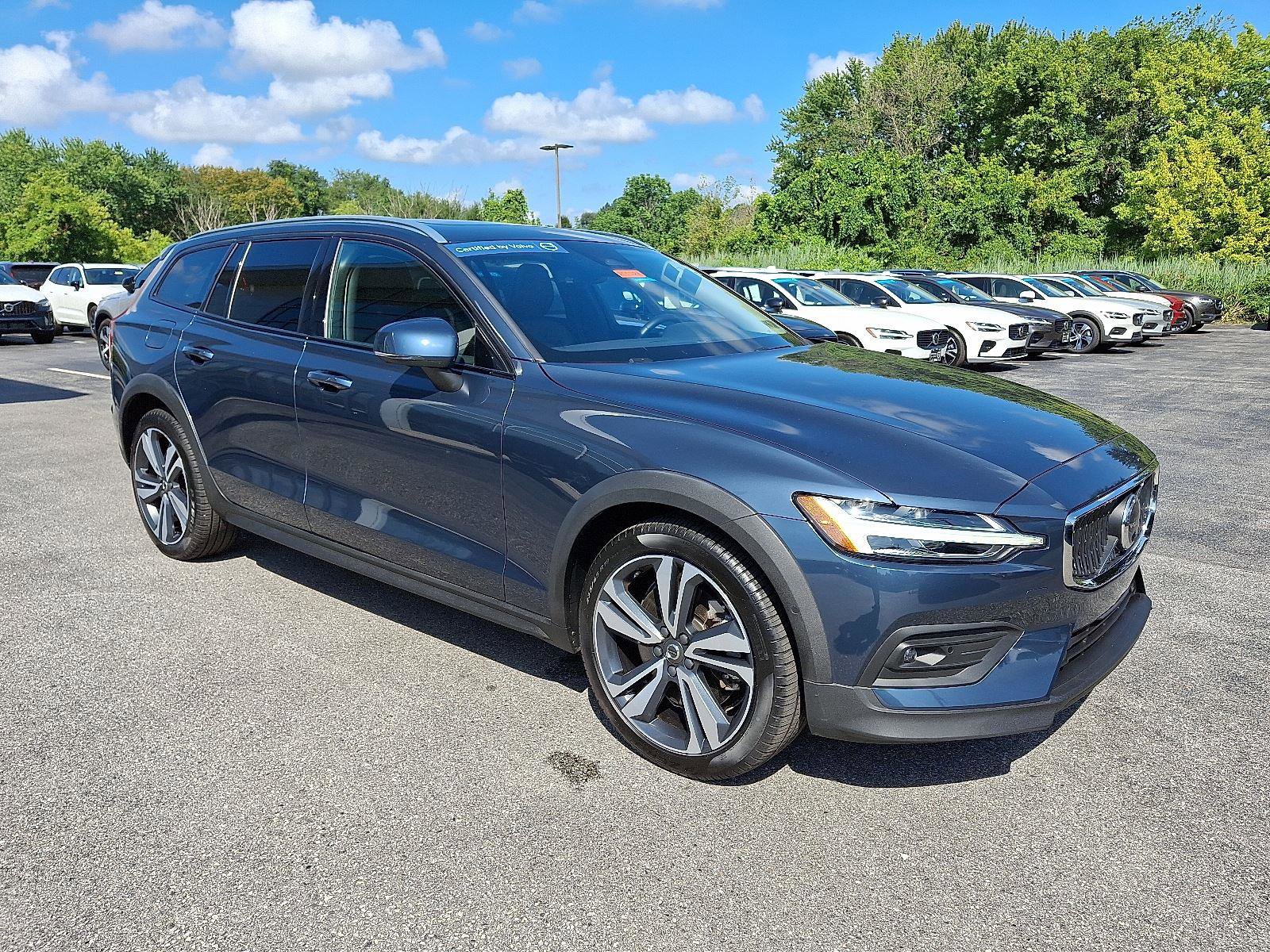 Certified 2023 Volvo V60 B5 Cross Country Plus image 1