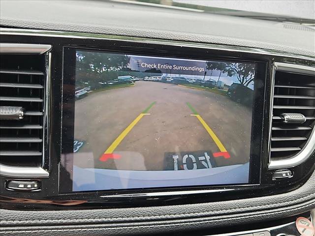 Used 2023 Chrysler Pacifica Limited FWD image 9