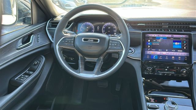 Used 2024 Jeep Grand Cherokee Limited image 24