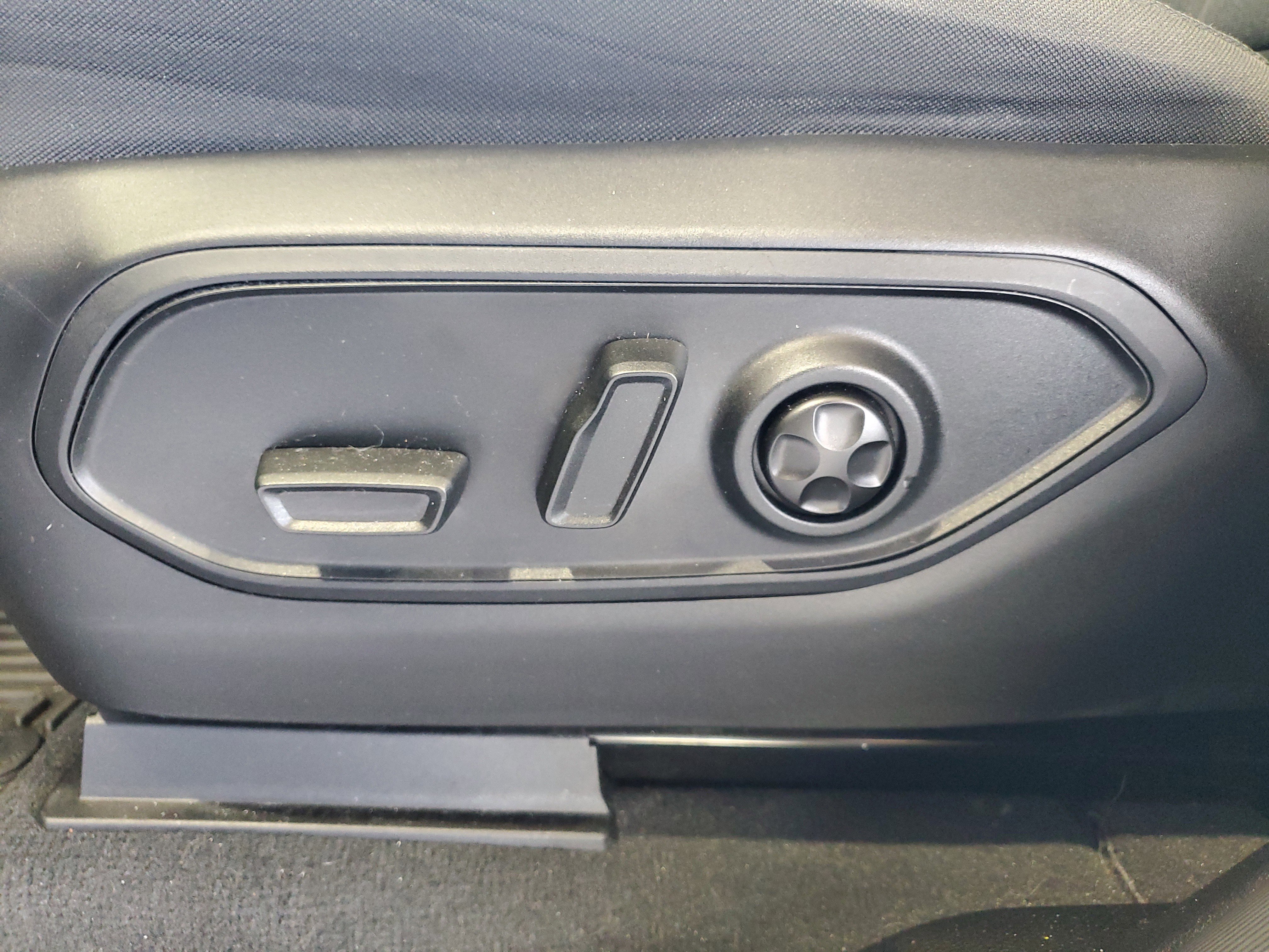 Certified 2024 Jeep Grand Cherokee Laredo AWD/4WD image 19