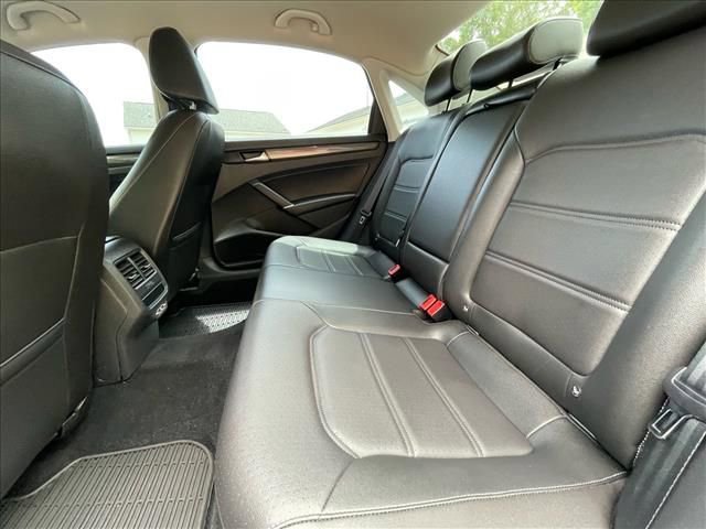 Used 2020 Volkswagen Passat 2.0T R-Line FWD image 4