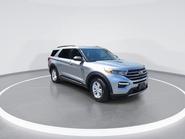 Used 2020 Ford Explorer XLT w/ Equipment Group 202A RWD image 2