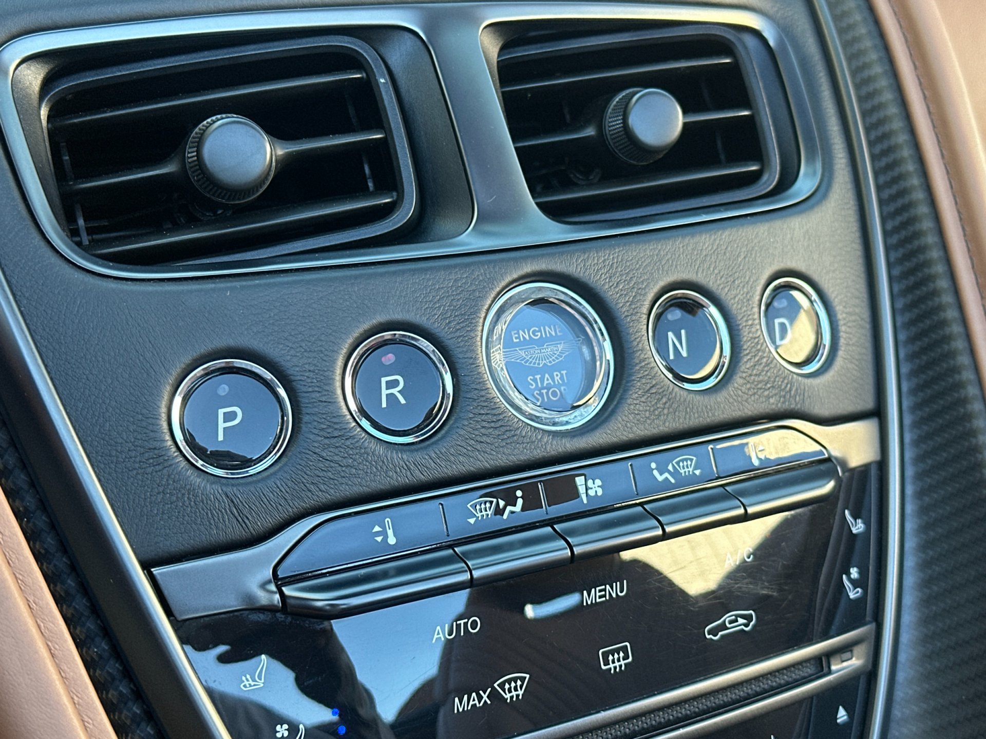 Used 2019 Aston Martin DB11 Volante RWD image 23