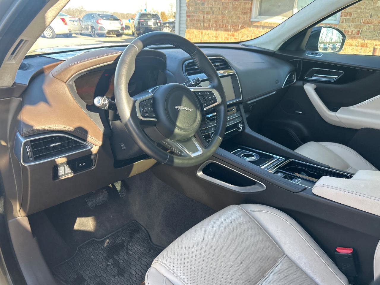 Used 2020 Jaguar F-PACE Prestige image 19