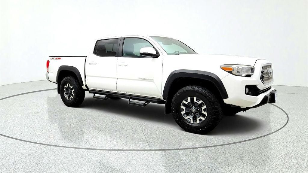Used 2017 Toyota Tacoma TRD Off-Road w/ Tow Package (A/T) AWD/4WD image 3