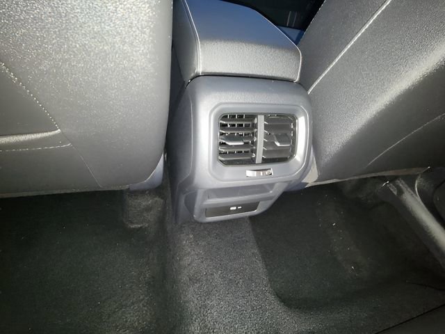 Used 2024 Volkswagen Taos SE image 30