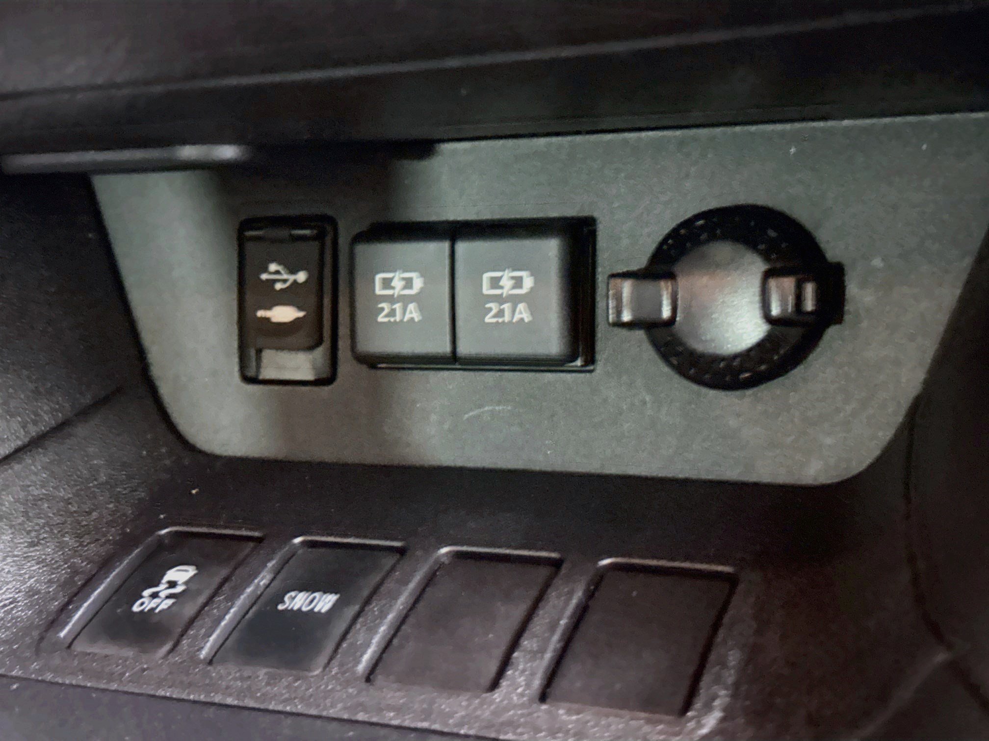 Used 2019 Toyota Highlander LE FWD image 42