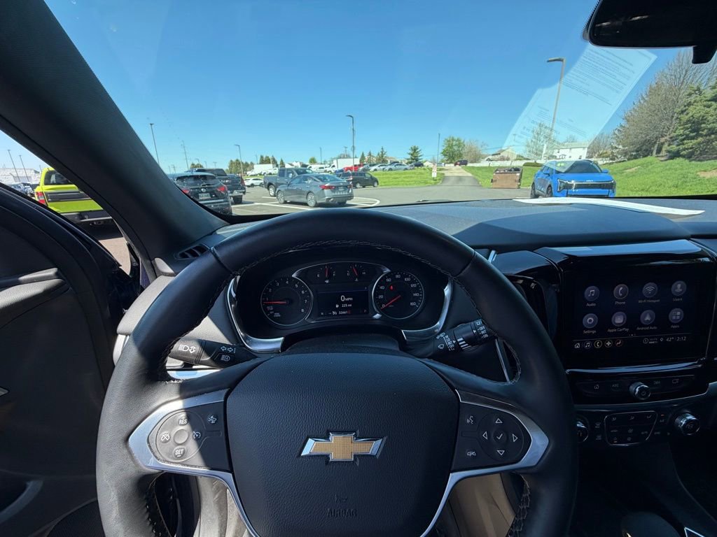 Used 2023 Chevrolet Traverse LT image 10