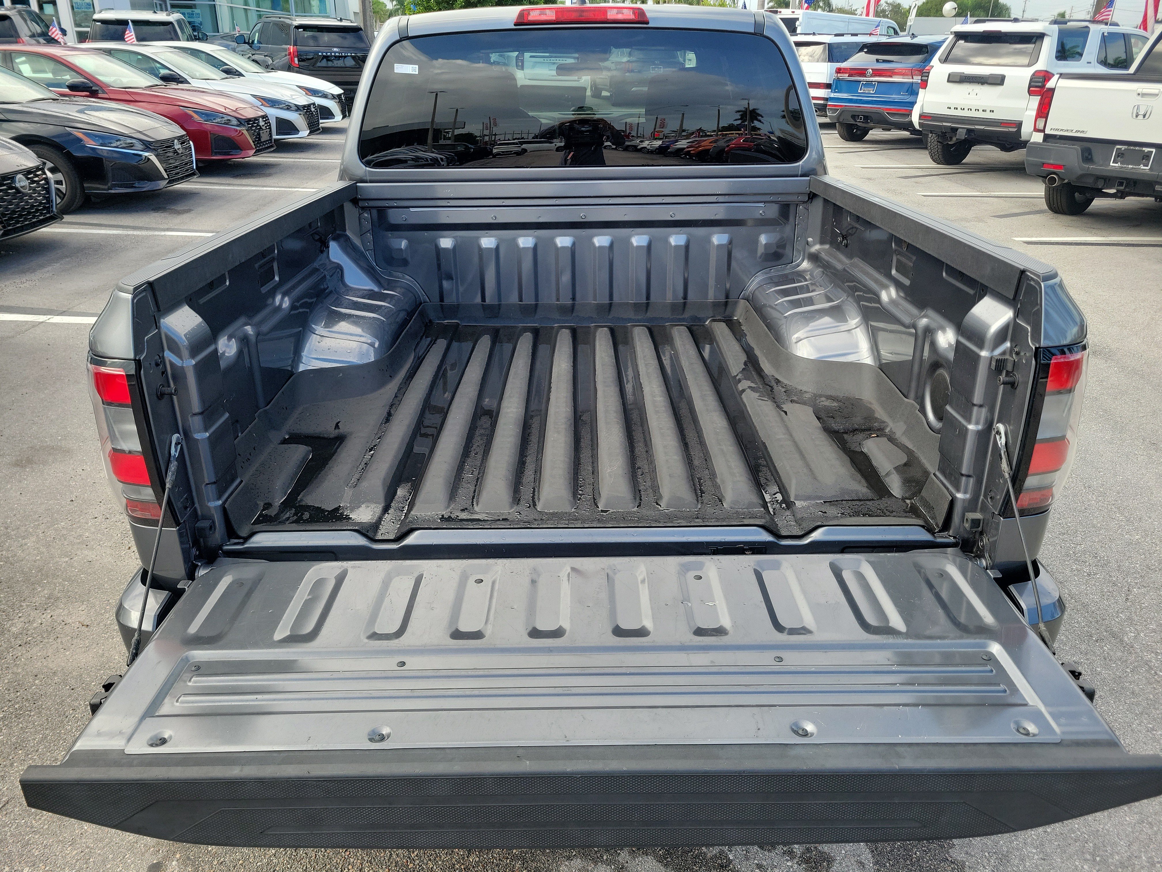 Used 2023 Nissan Frontier SV w/ Midnight Edition Package RWD image 11