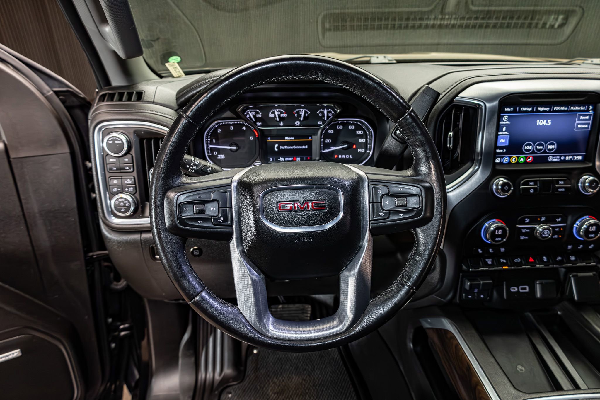 Used 2023 GMC Sierra 3500 SLT w/ SLT Premium Package AWD/4WD image 18