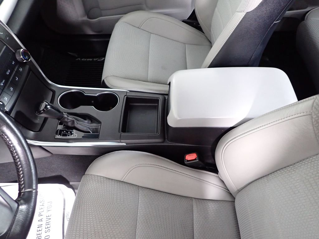 Used 2016 Toyota Camry SE image 25