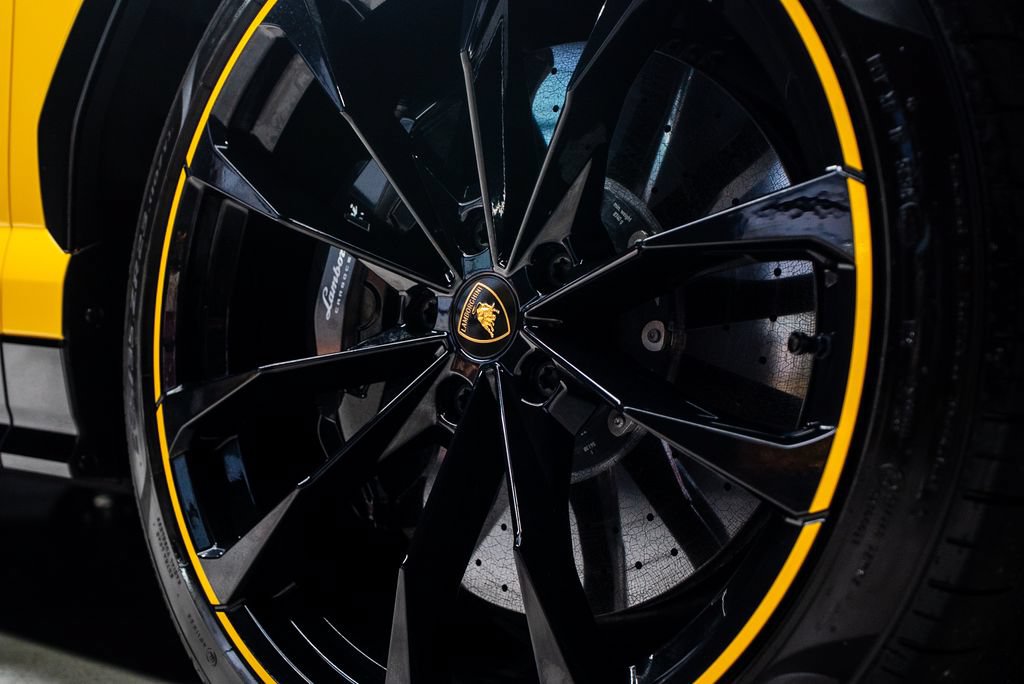 Used 2022 Lamborghini Urus AWD/4WD image 18