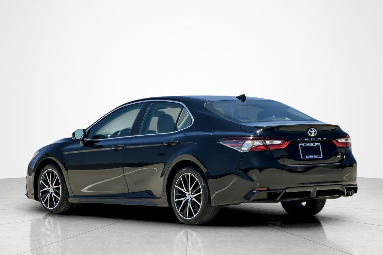 Certified 2022 Toyota Camry SE FWD image 3