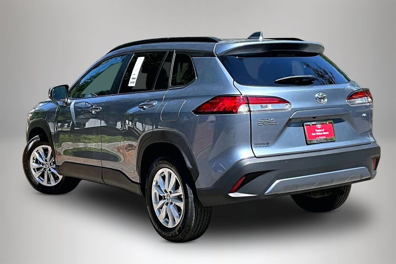 Used 2024 Toyota Corolla Cross LE w/ Moonroof Package image 4