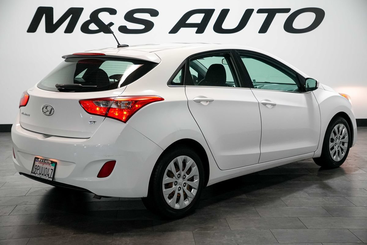Used 2017 Hyundai Elantra GT FWD image 5