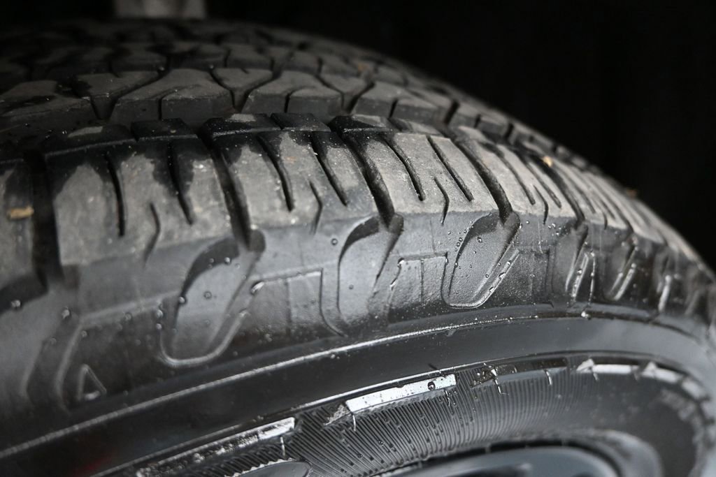 Used 2018 Jeep Grand Cherokee Altitude AWD/4WD image 30
