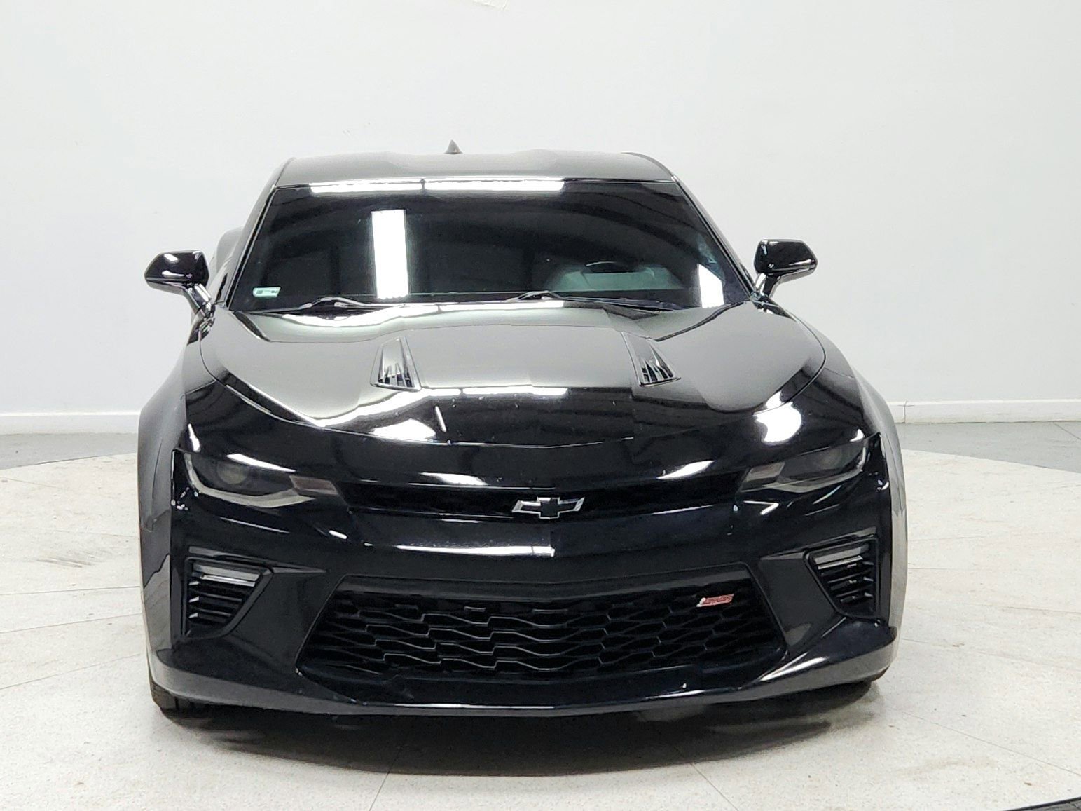 Used 2018 Chevrolet Camaro SS image 2