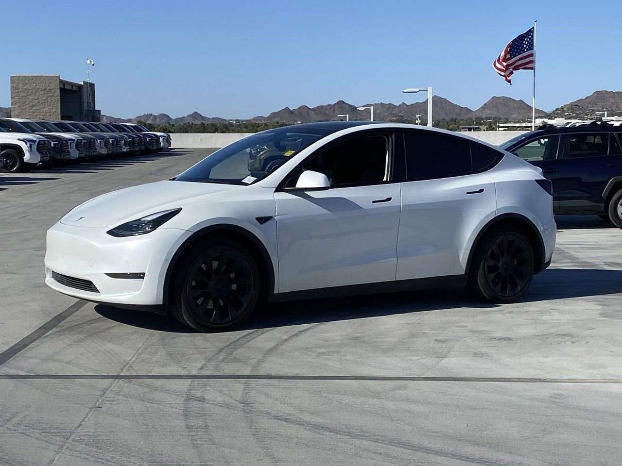 Used 2022 Tesla Model Y Long Range image 4