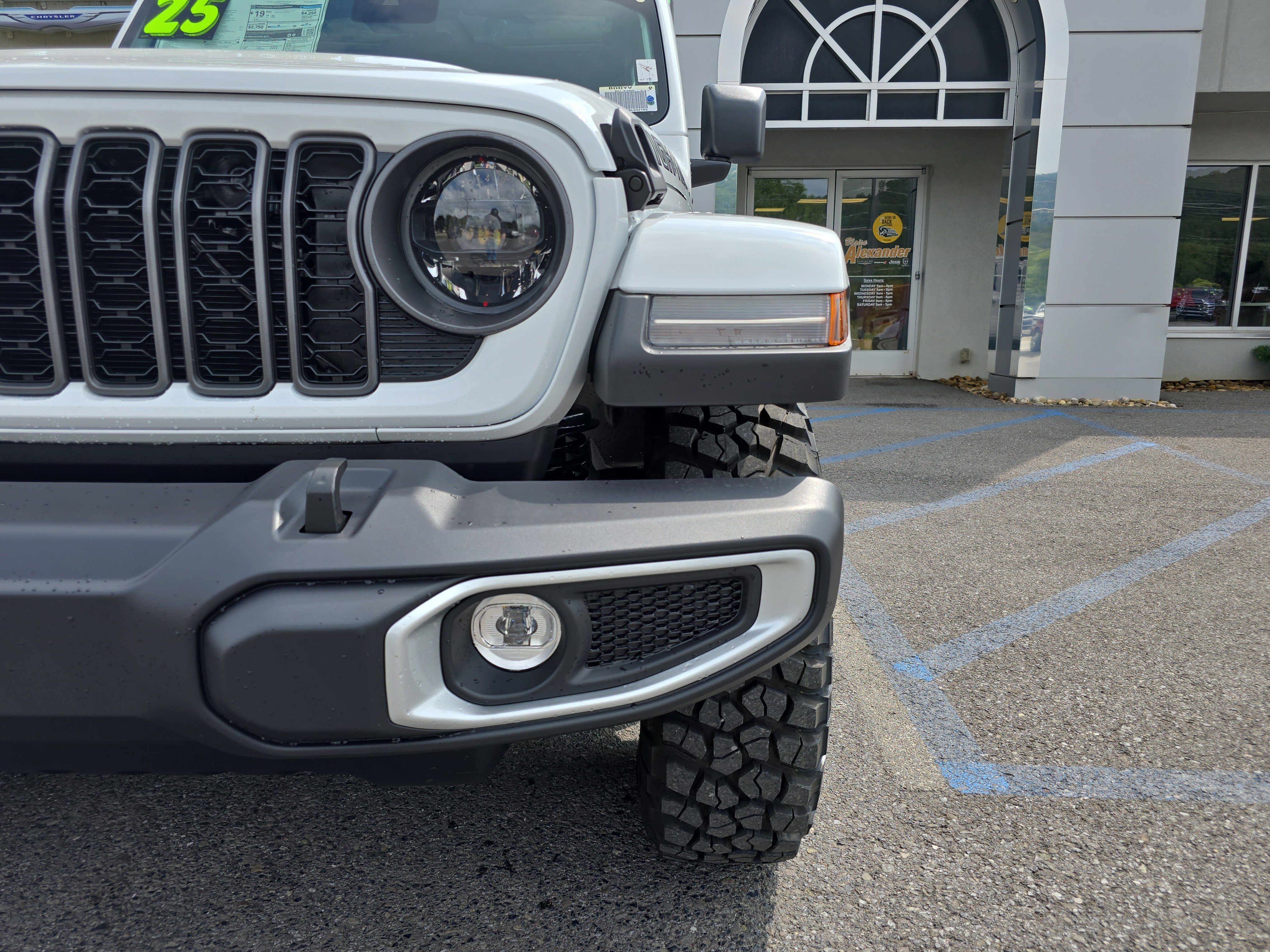 New 2025 Jeep Gladiator Sport image 10