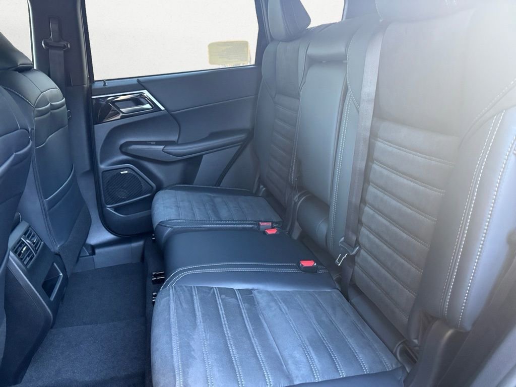 New 2026 Mitsubishi Outlander SE image 13