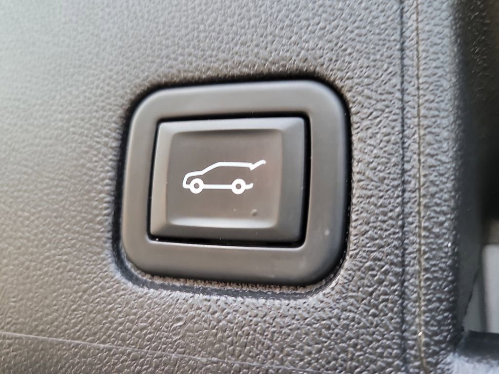 Used 2022 GMC Terrain SLE w/ Driver Convenience Package image 10