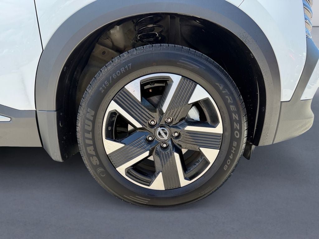 Used 2025 Nissan Kicks SV AWD/4WD image 9