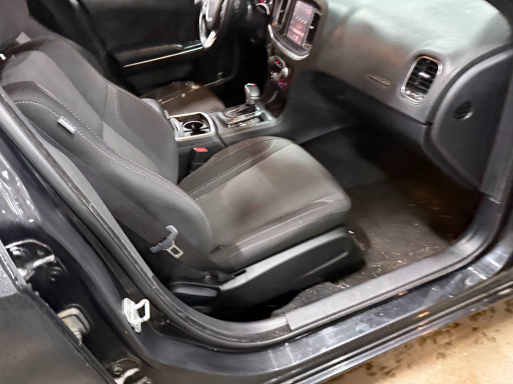 Used 2015 Dodge Charger SXT image 6