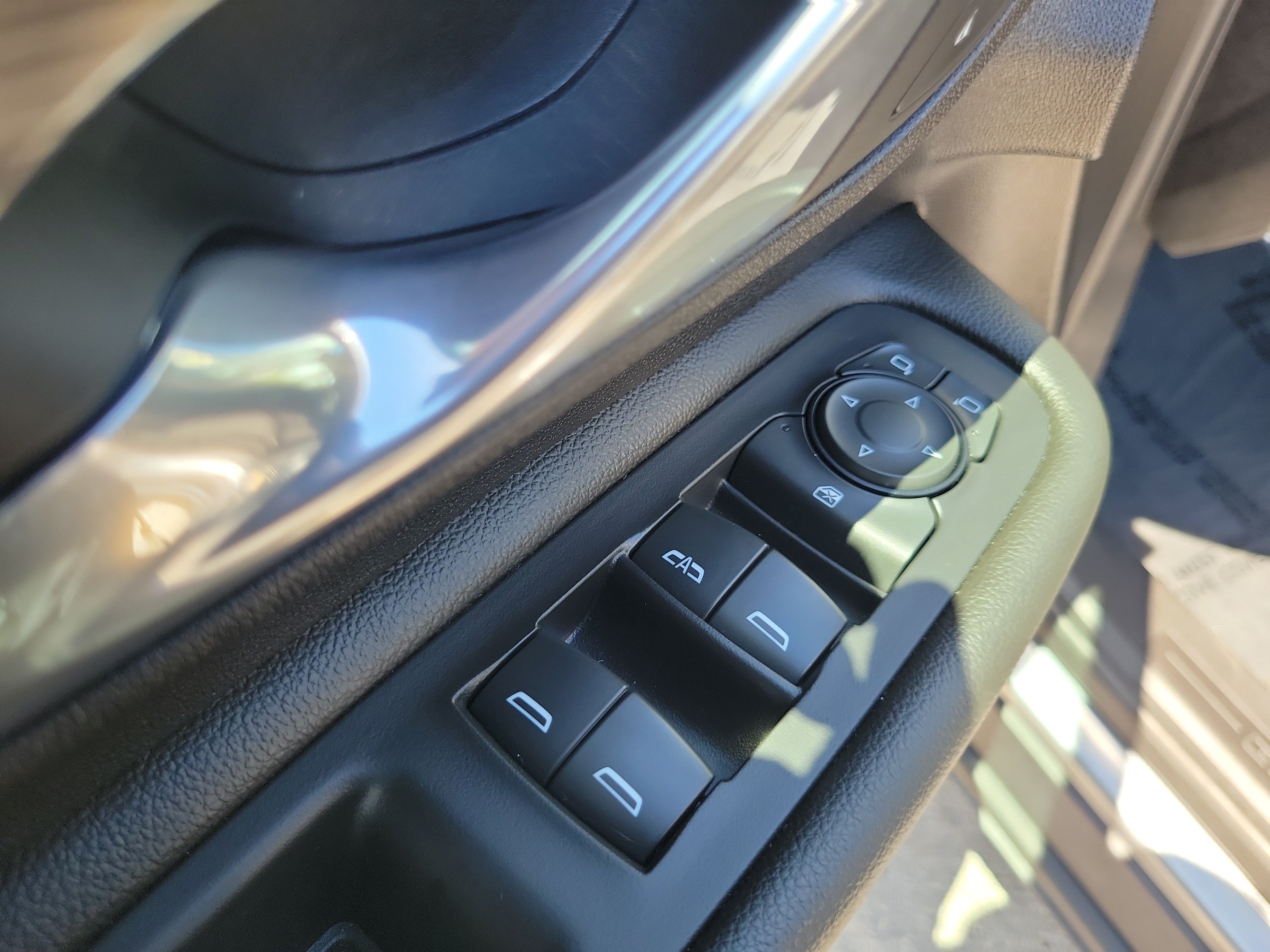 Used 2024 GMC Terrain SLE w/ Driver Convenience Package FWD image 24