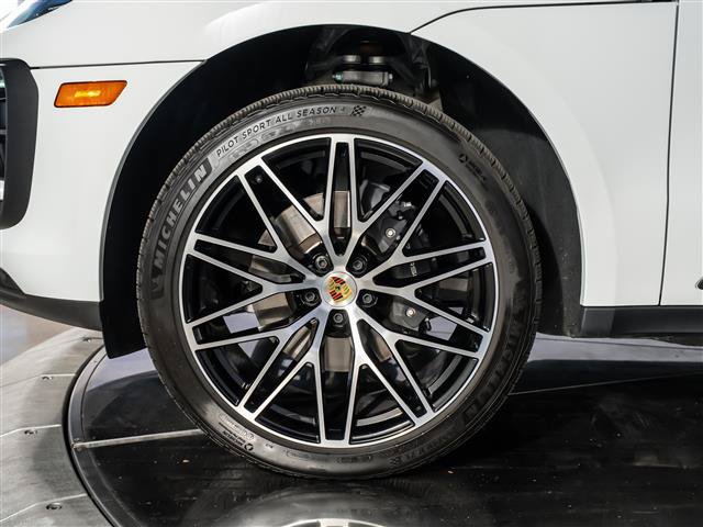 Certified 2026 Porsche Macan AWD/4WD image 14